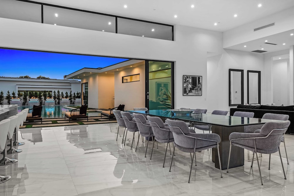 Exclusive Indio Villa Pool, Hot Tub, Putting Green Sleeps 18 Bravo #6