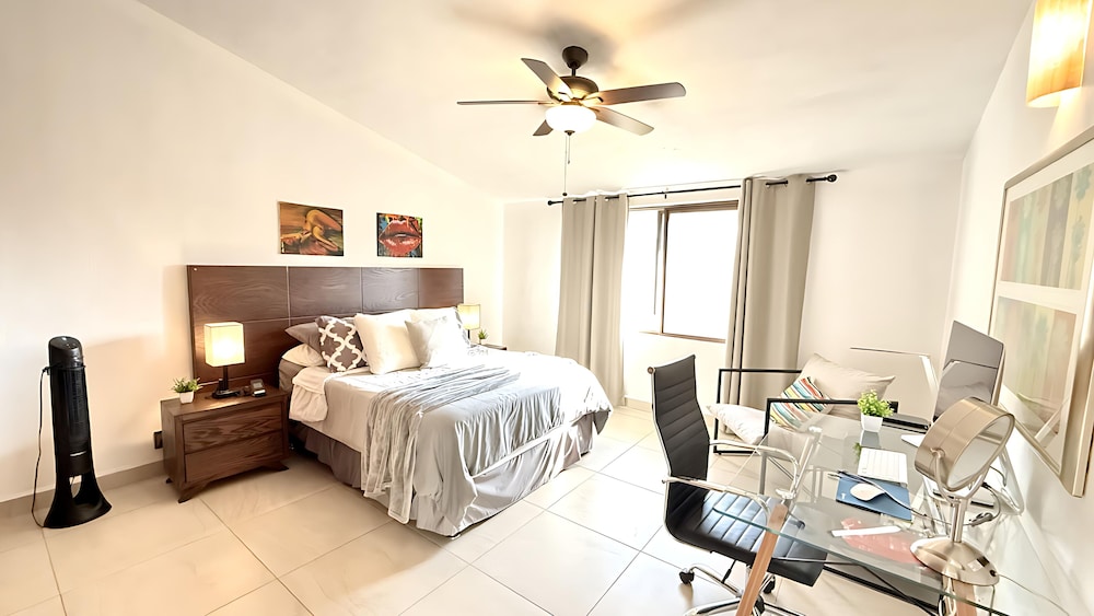 Modern 3-bedroom Retreat in Ajijic - Walk To Everything- 1 Night Rates Available
