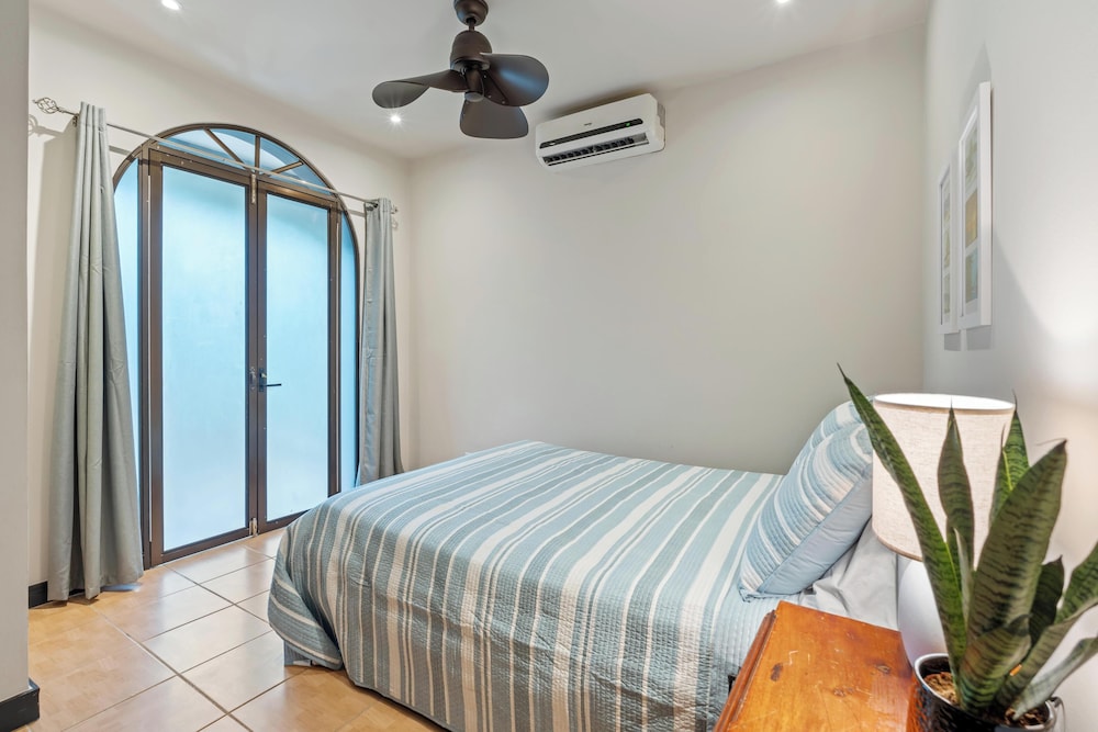 Relaxing 2 BR  Beach & Pool  Condo Unit2
