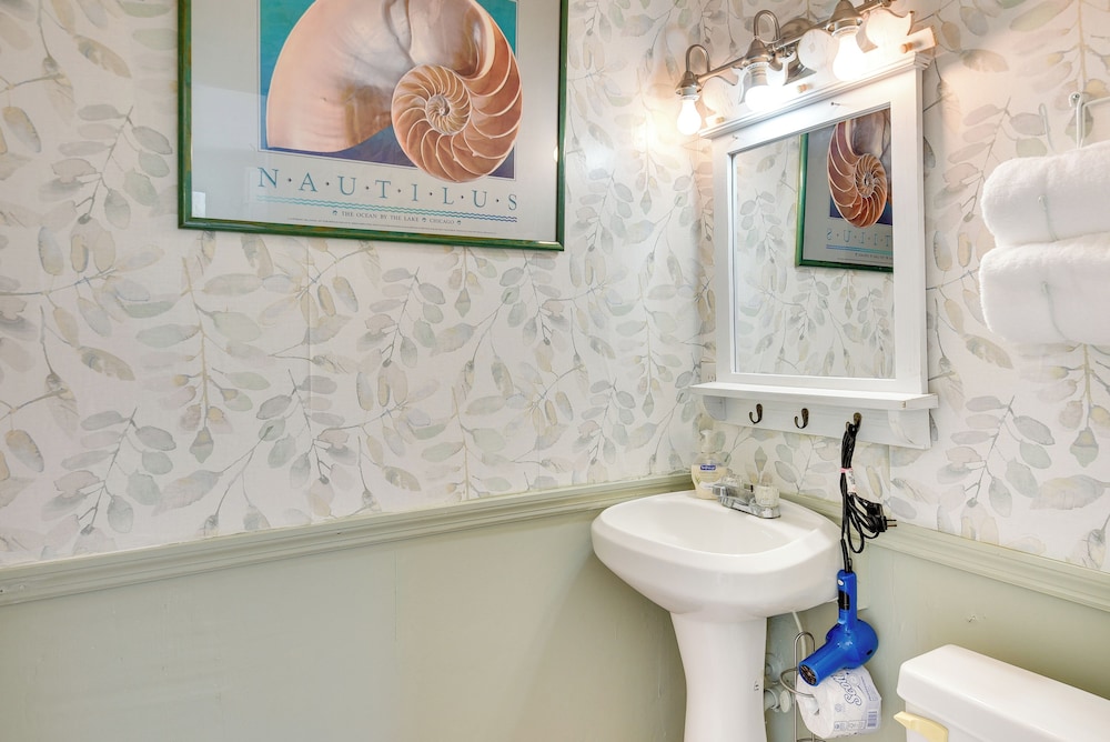 Ormond Beach Home w/ Pool - Walk to Ocean!