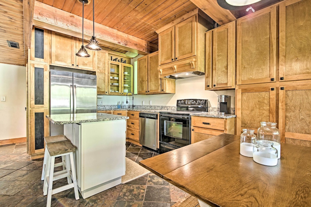 New York City Vacations - Walk to Tuttle Creek Lake: Secluded Scenic Retreat - Property Image 3