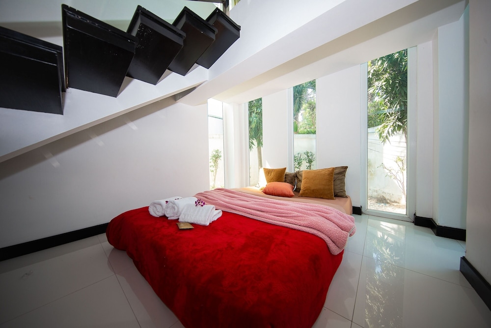 Hollywood Pool Villa Jomtien Pattaya