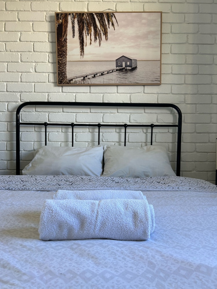 The Shiralee - Hostel