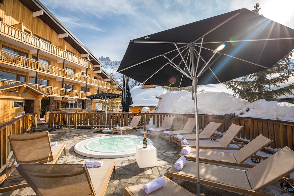 Les Allues Vacations - Madame Vacances Hotel Le Mottaret - Property Image 1
