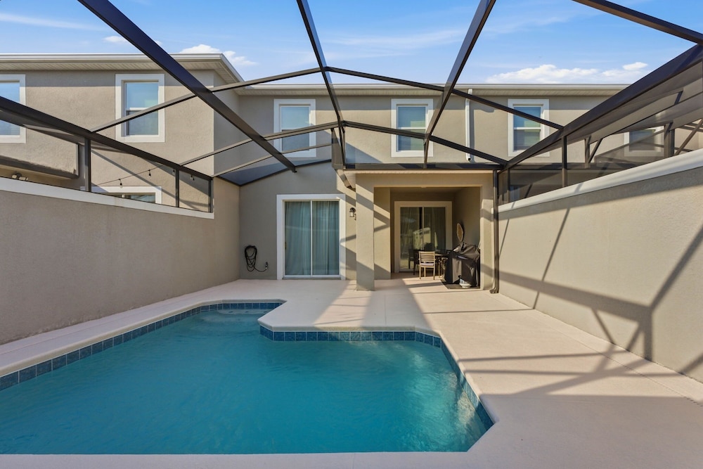 Chic 4BR Disney Retreat With Pool Mickey Rooms