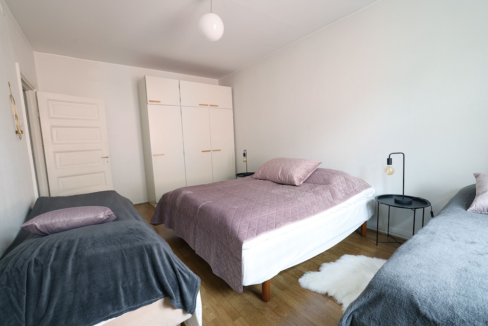 2ndhomes Cozy and Quiet 2BR Apartment view 3