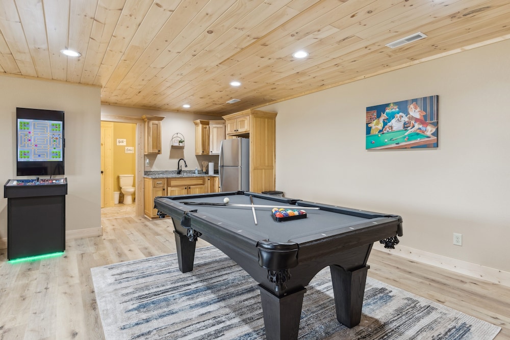 Robeson Hood Lodge 4 Bedroom Home