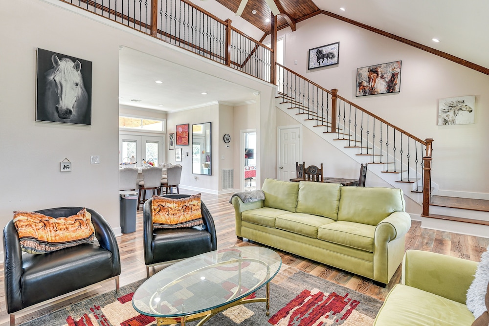 Farm Animals On-site: Needville Ranch Getaway!