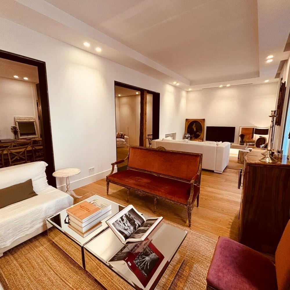 The Pelayo Majestic Luxury 3 Bedroom in Chueca