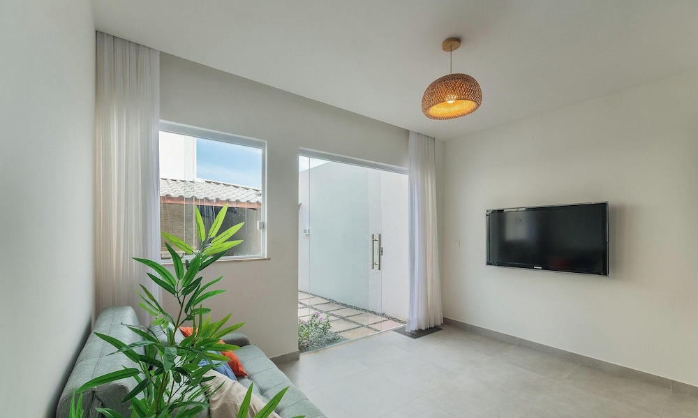 House w/ Pool and 6 Bedrooms Pje0001