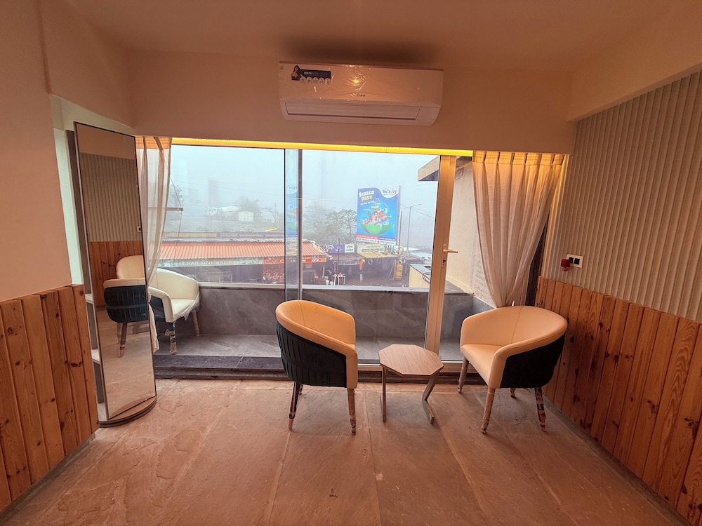 Ikonic Hotel - Bhushi Dam Lonavala