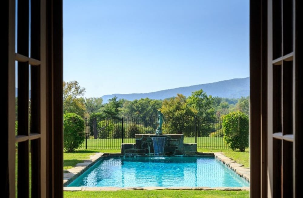 Glen Gordon Manor