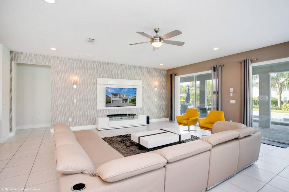 Stylish Family Home Sleeps 22 Enc101 view 5