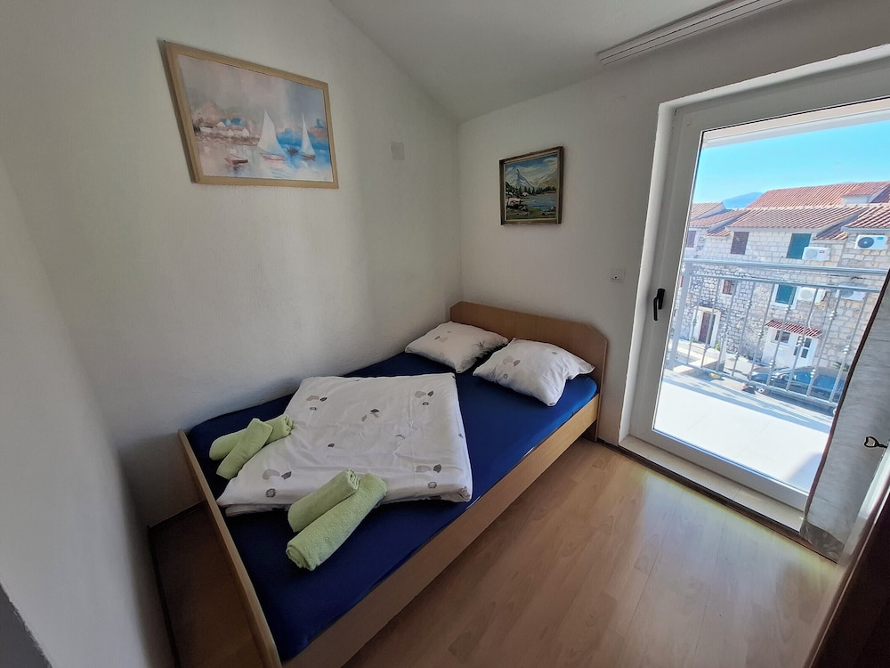 Apartments Kastilac with sea view
