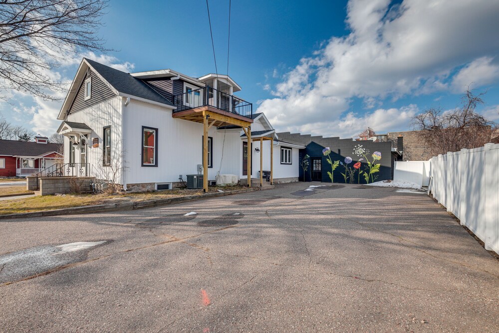 Pet-friendly Minocqua Home: Walk to Lake & Dining!
