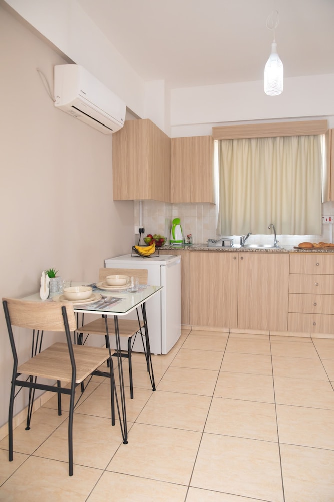 Valentina Coastal Suites in Central Paphos 3