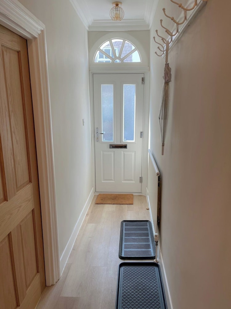 Luxury Townhouse Retreat in Kendal w/ Free Parking