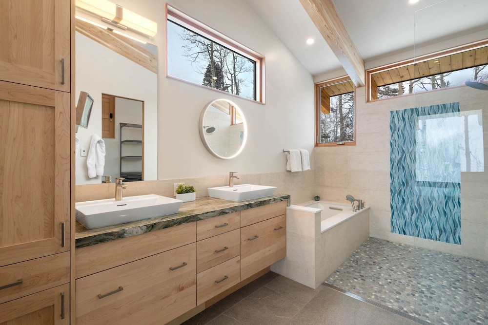 Saddle Horn Lane 4 Bedroom Home