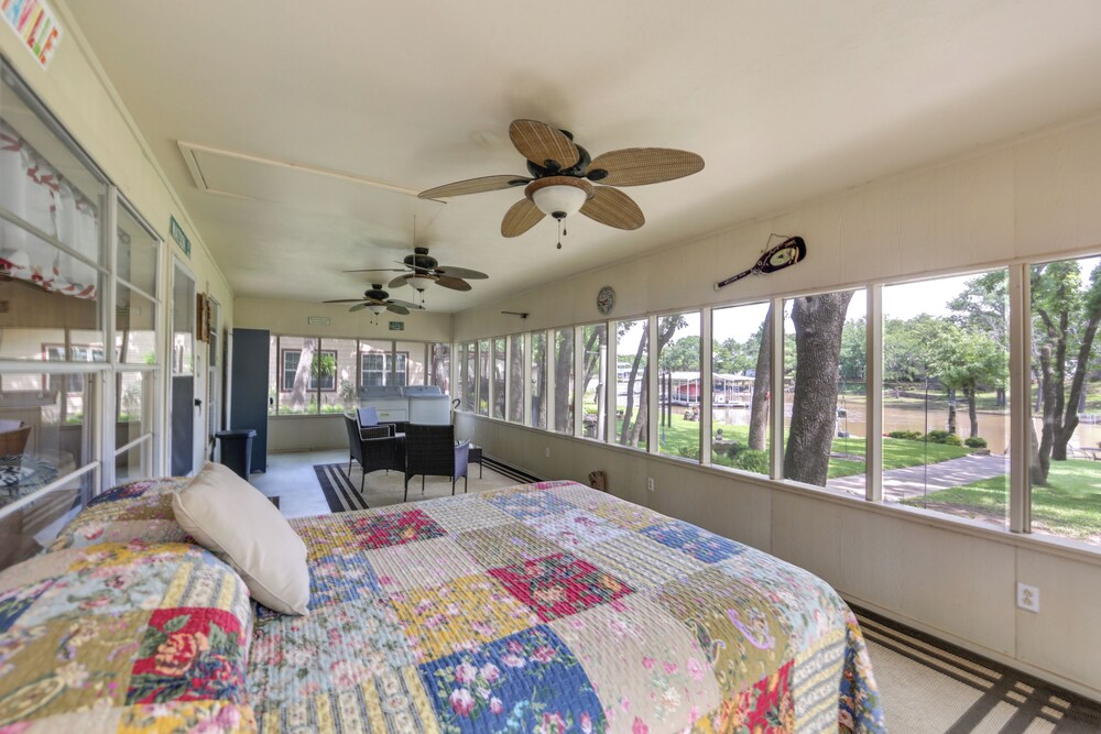 Family Home on Lake Bridgeport: Pets Welcome!