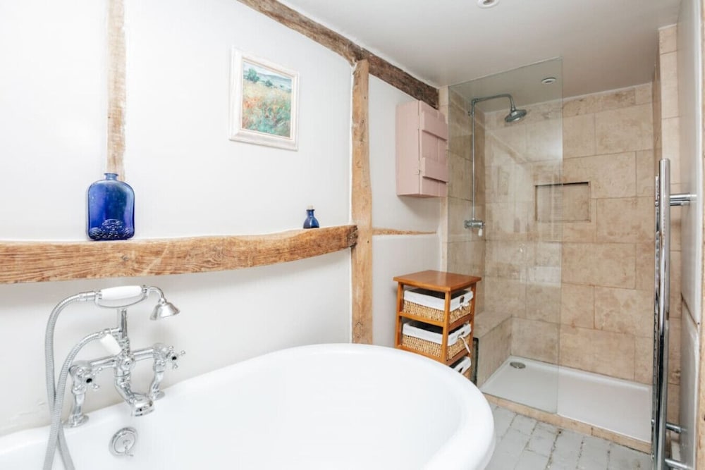 Antelope Cottage - Rural Pet Friendly Cottage