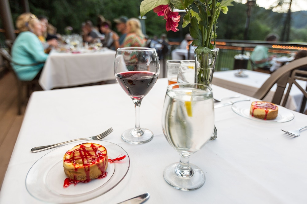 Morrison's Rogue River Lodge