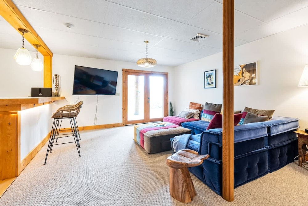 Luxury Private Estate w Pool Near Rhinebeck
