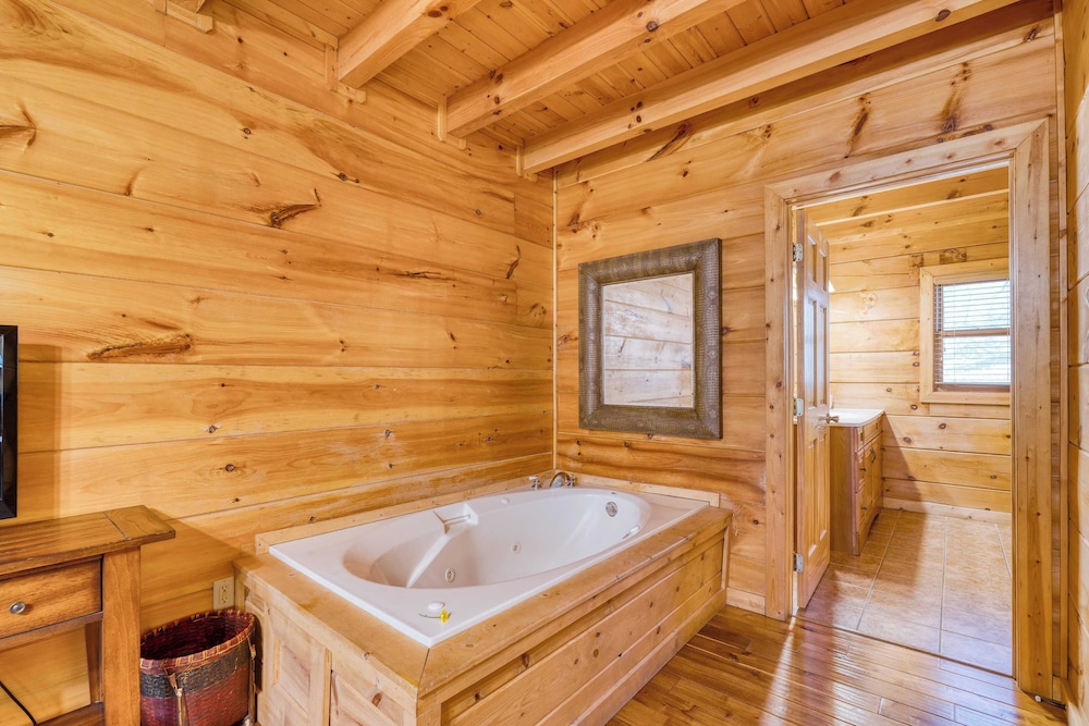 Hottub, Game Room, Forest Views, Near Gatlinburg Four Bears Lodge by Avantstay