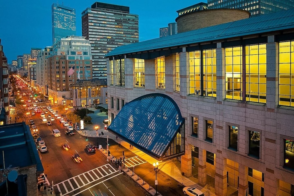 Luxury Collection-4 Bedroom 3 Full-bathroom-boston view 2