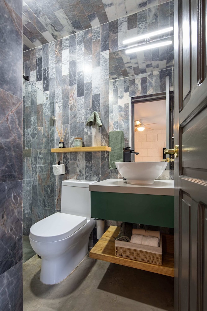 Rooftop Hot Tub 3 Levels 5bedroom in Villa Noria