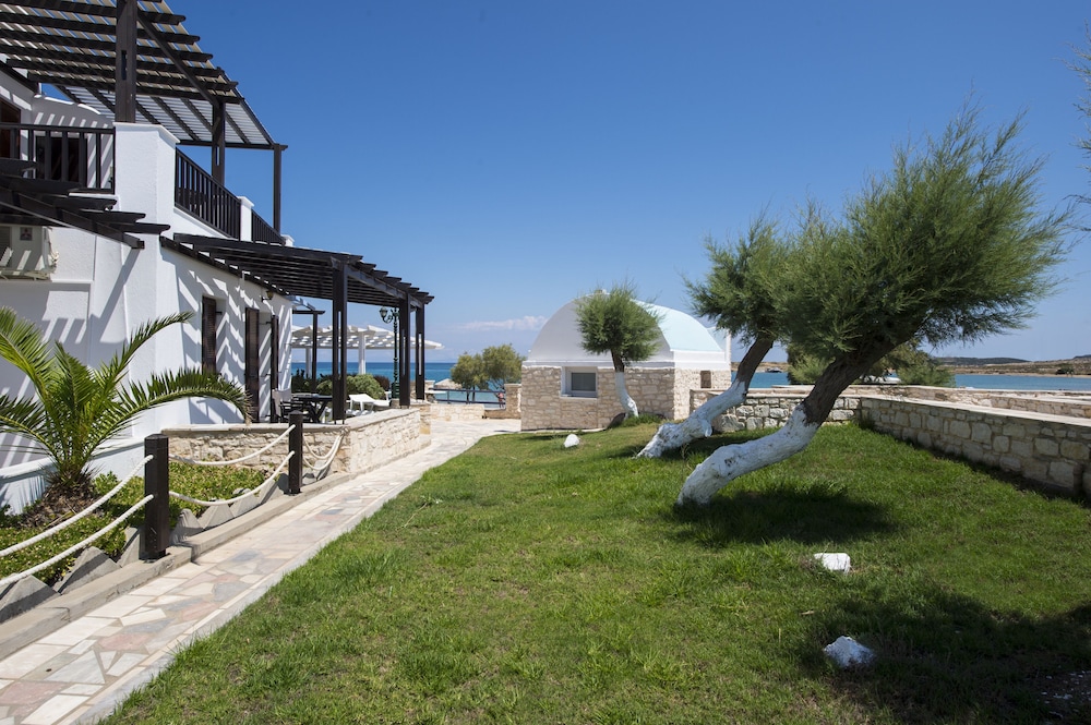 Hotel Contaratos Beach - Image 1