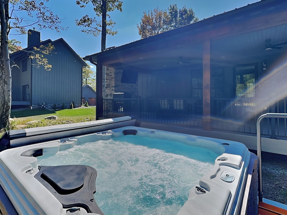 Holiday House by Taylor Made Deep Creek