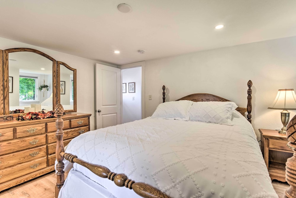 Mount Pleasant Vacations - Central Mount Pleasant Retreat w/ Patio  Grill! - Property Image 3