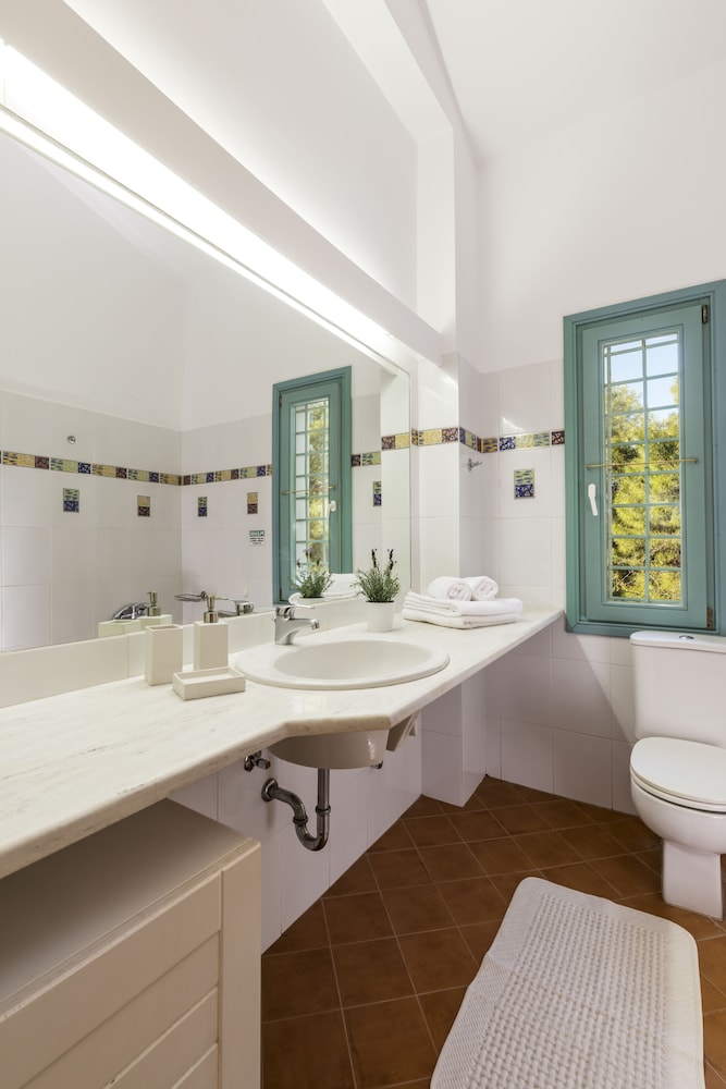 Electra Beachfront Villa
