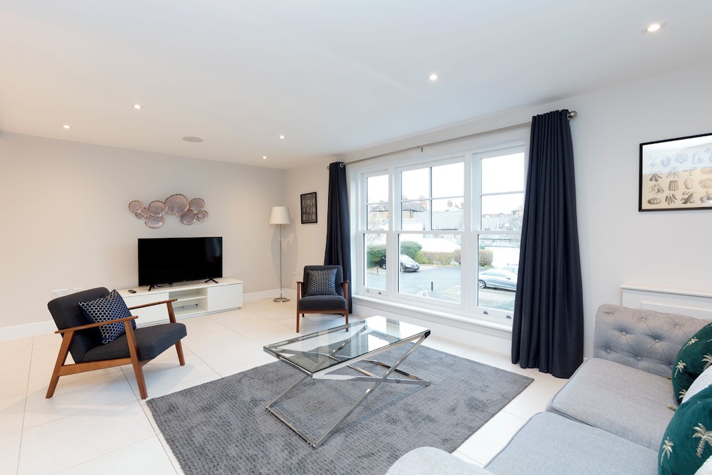 Stunning Central Windsor Town House