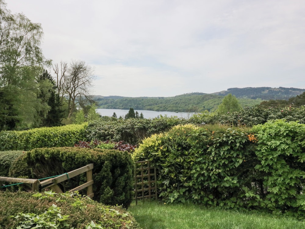 Lake Lodge