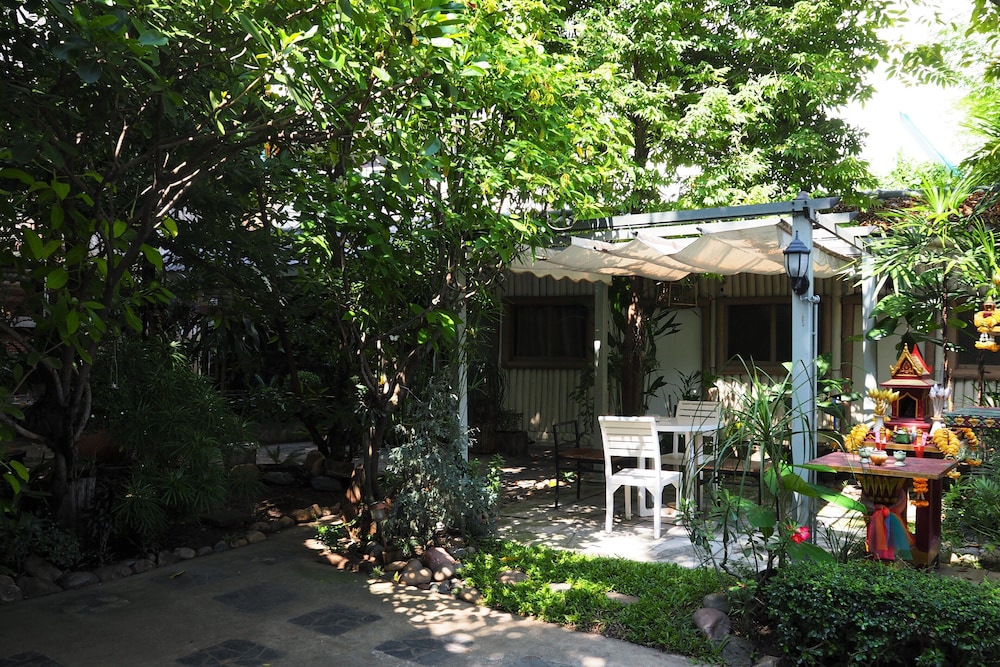 Stay With Me Guesthouse