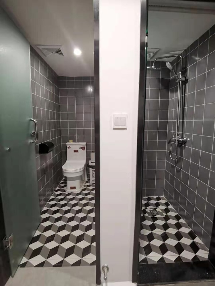YOOTEL HOSTEL