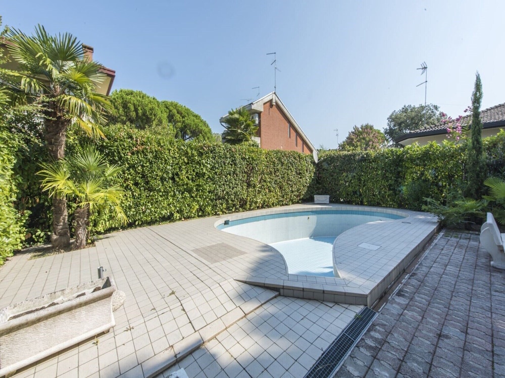 Exclusive Villa With Pool Near the Beach