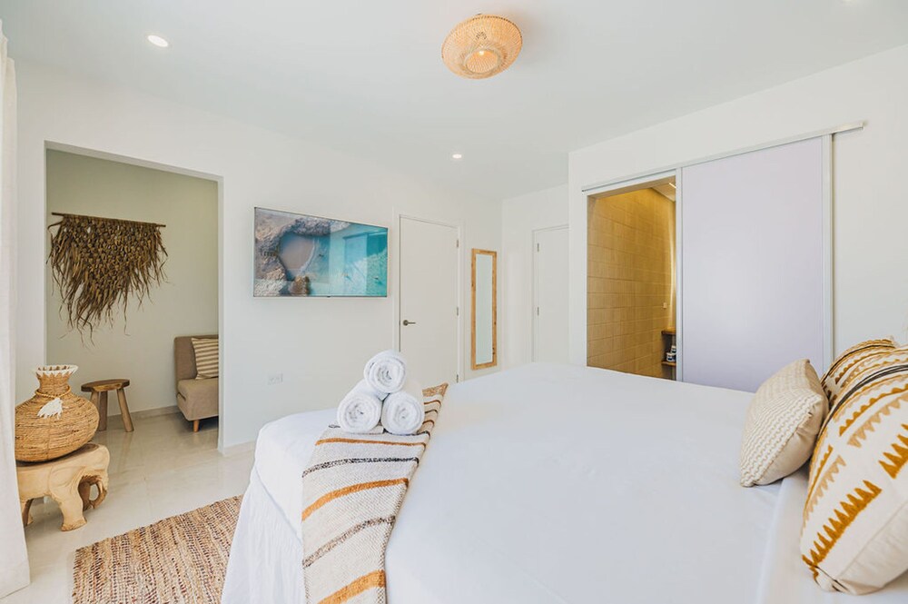 Bohostyle Villa 3min to Beach Hottub 8 Sleeps