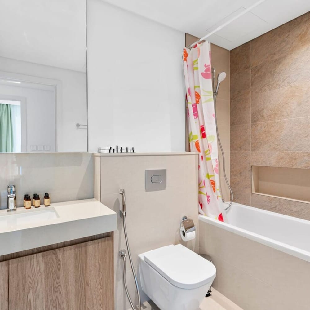 Silkhaus Furnished 1bdr in New Tower Pool Gym