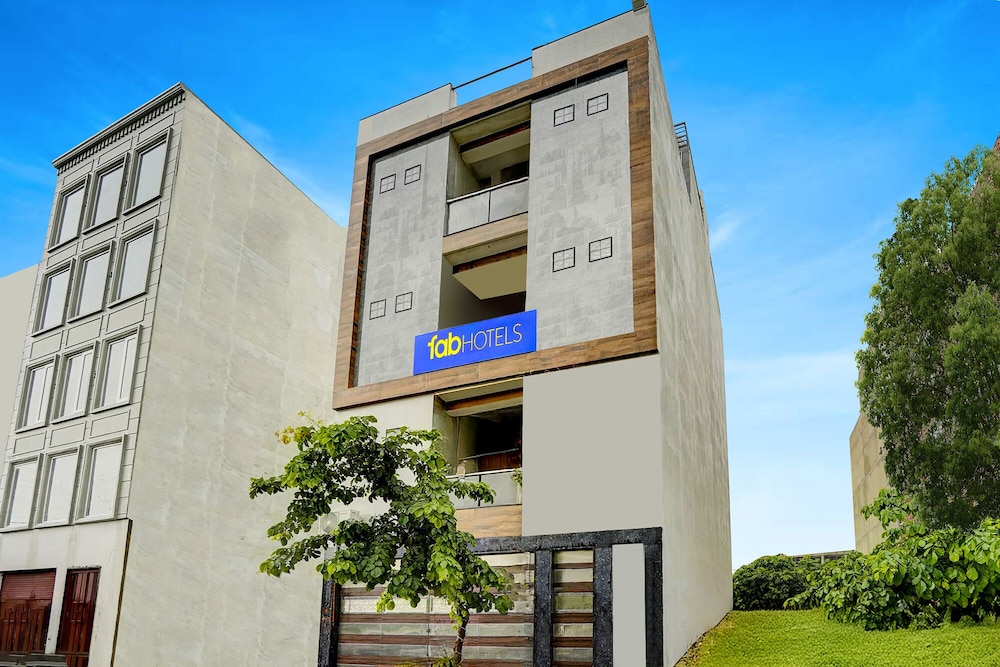 Fabhotel Kishori Inn