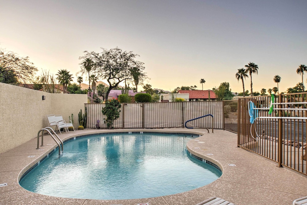 Lovely Condo w/ Balcony < 3 Miles to Parks + Golf!