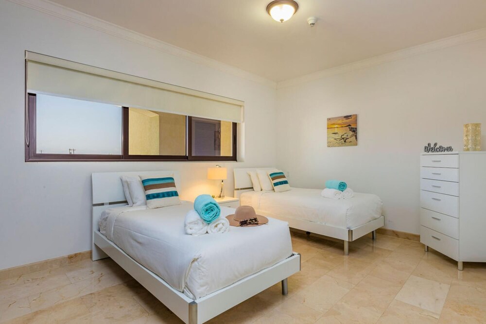 Beautiful 2BR Condo w Great Amenities Palmbeach