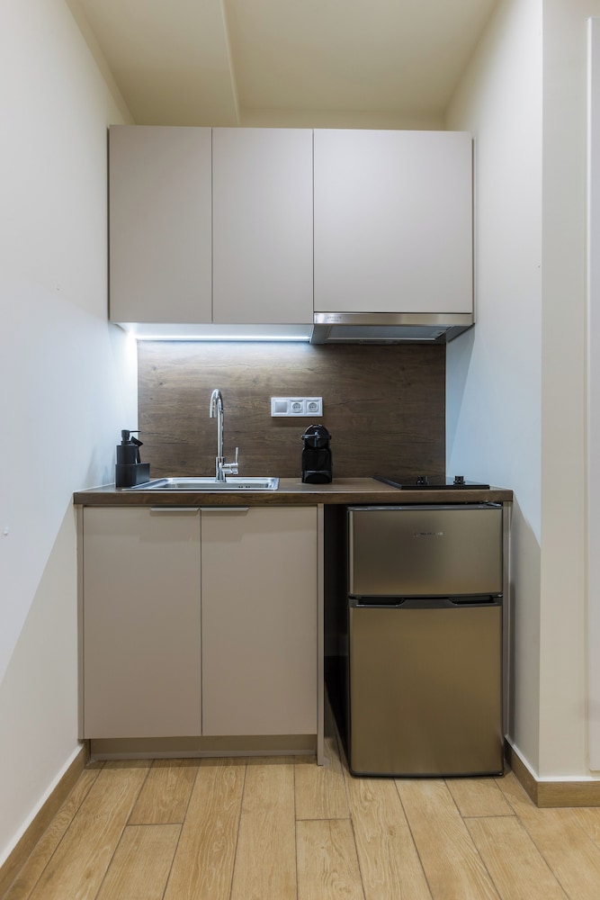 Raise Thiseio Stylish Living