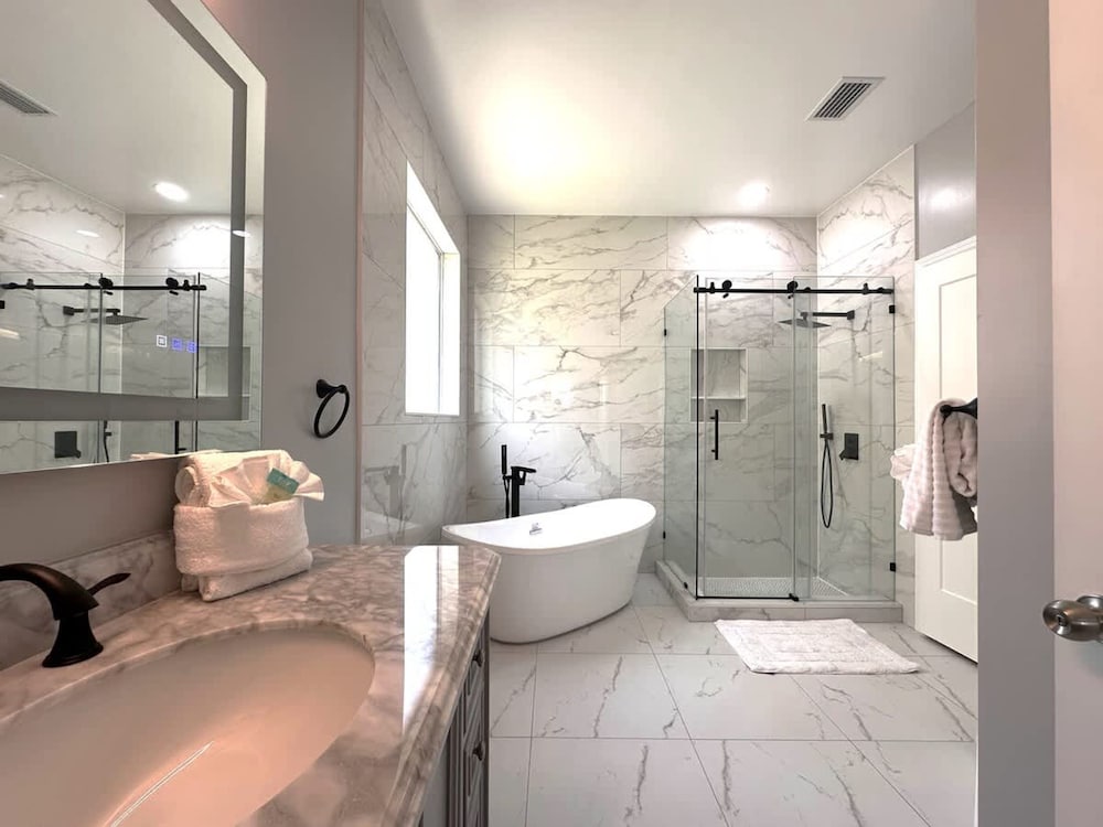 Luxury Villa Near Disney 6 Bd Home With Private Pool and Resort