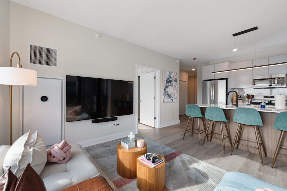 Fulton Market Group Hub 2 Units Walk to Dining