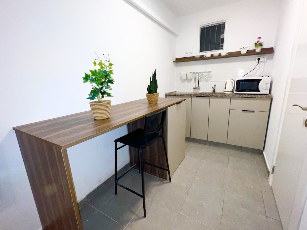 Ha-Carmel Market Apartment