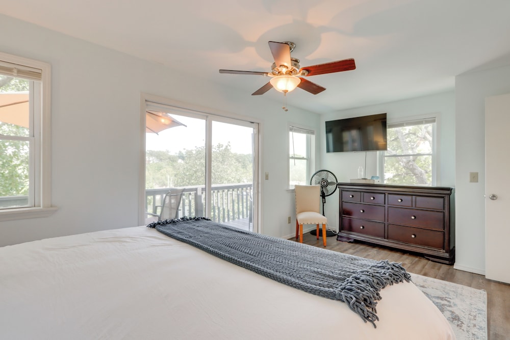 Dock + Views: Scenic Group Retreat on Grand Lake!