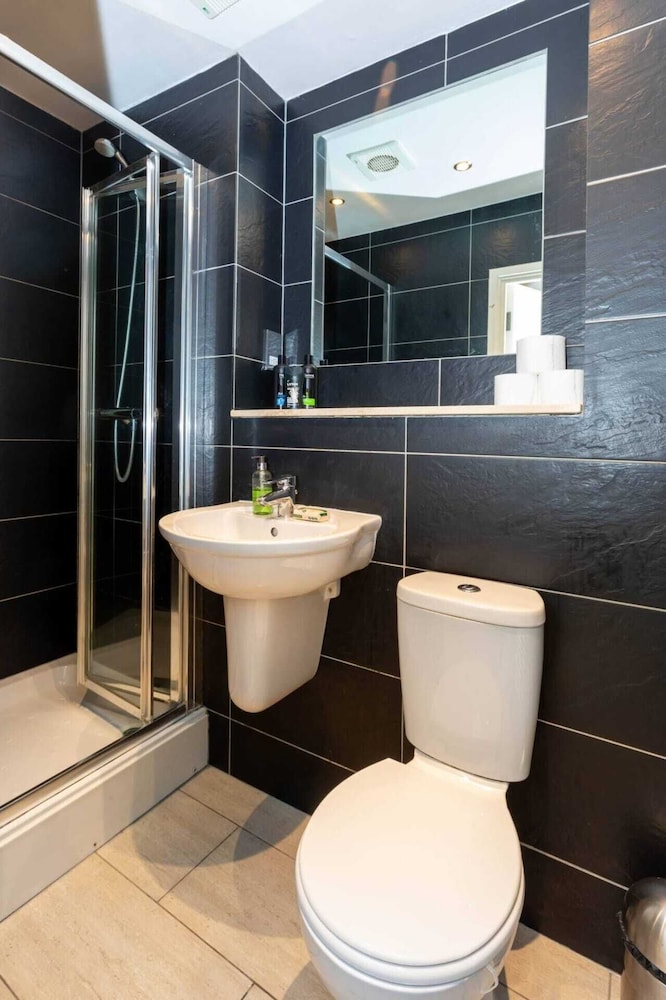 Radiant 2 Bedroom Apartment in East London