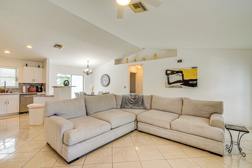 Quiet Neighborhood! Poolside Oasis in Cape Coral